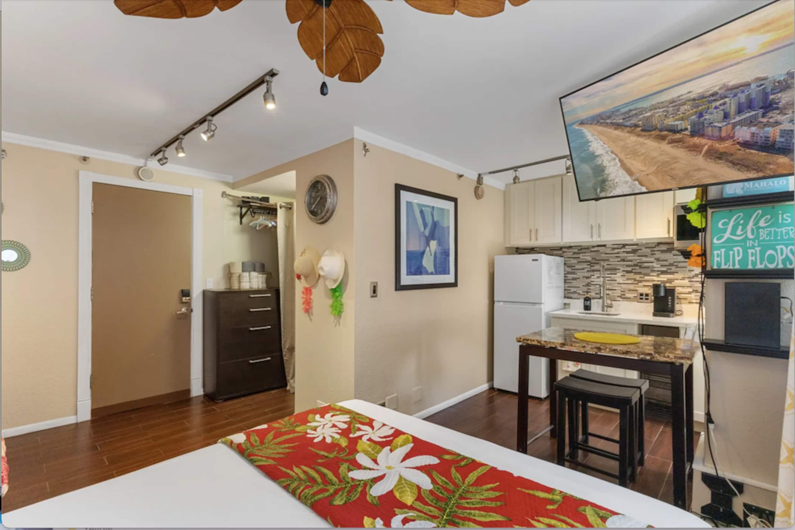 Fabulous location Waikiki Grand Hotel - Image 5