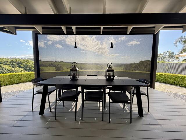 Black Beauty on Richmond Hill gallery image 5