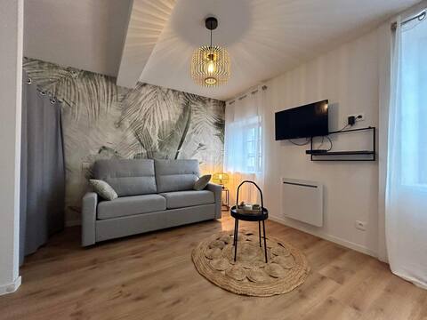 Large studio at the heart of downtown equipped with fiber