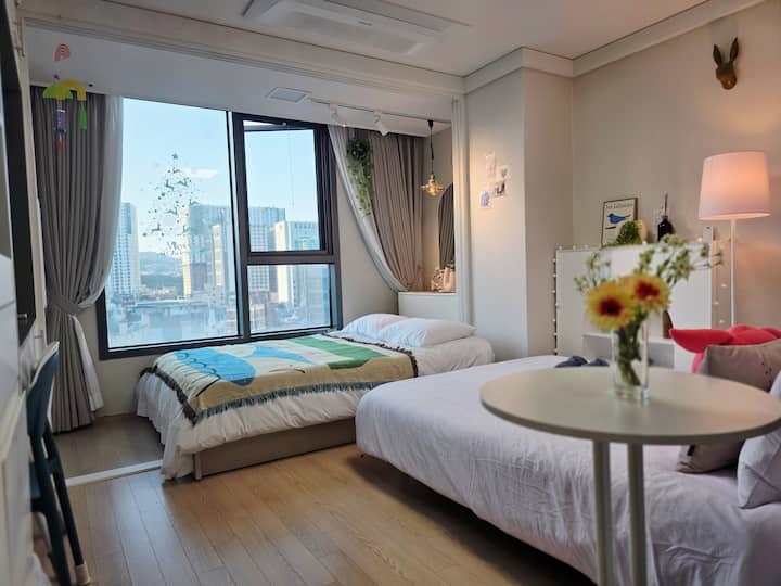 [음악과 커피 사이] 28㎡아틀리에# 명동,남산,충무로역,을지로3가역 #짐보관.헬스Ok - Myeong-dong