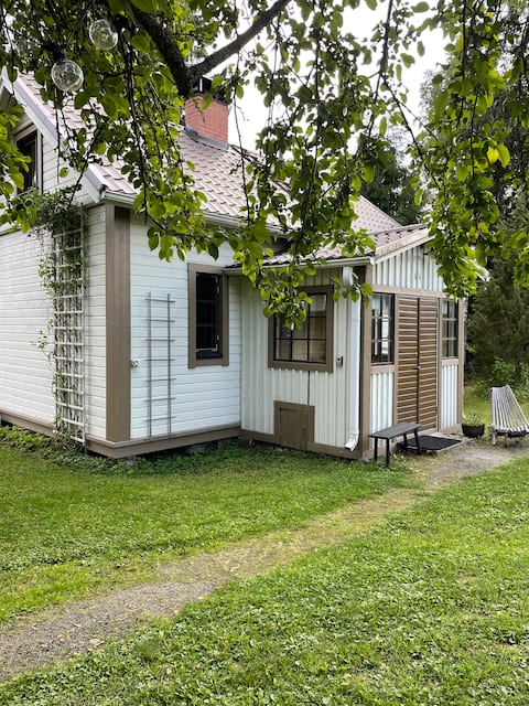 Atmospheric log cabin, great location