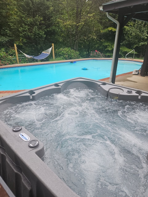 Kone Oasis- hot tub, pool, theater/game rm.