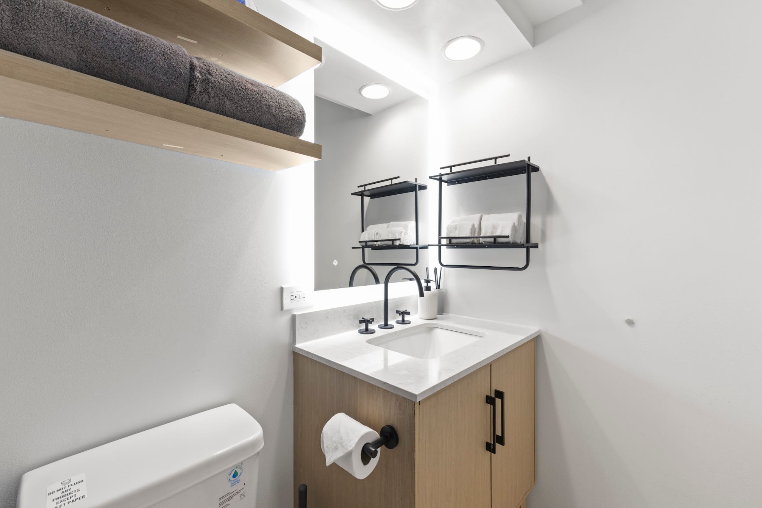 16F-Renovated Modern King Studio-Waikiki Beach~ - Image 23