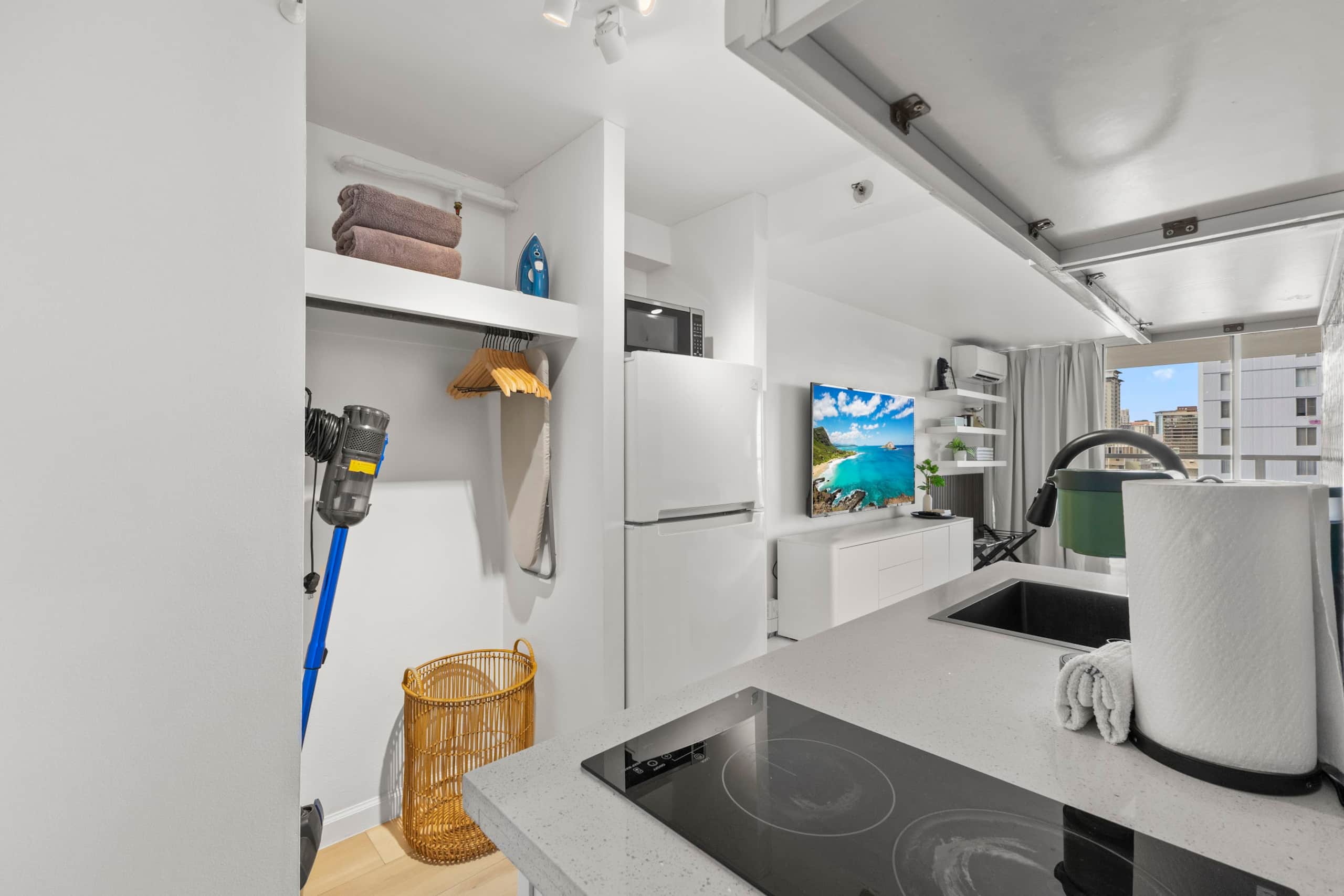 16F-Renovated Modern King Studio-Waikiki Beach~ - Image 15