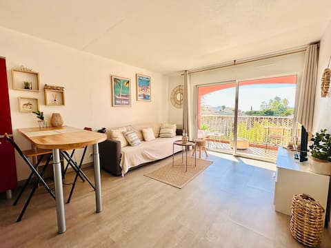 Popular Airbnb listing: Walking distance to the beach • Pool & parking in Sainte Maxime