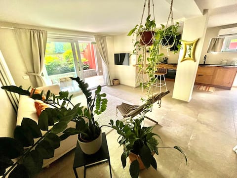 Charming apt with jacuzzi in Milan's Villa