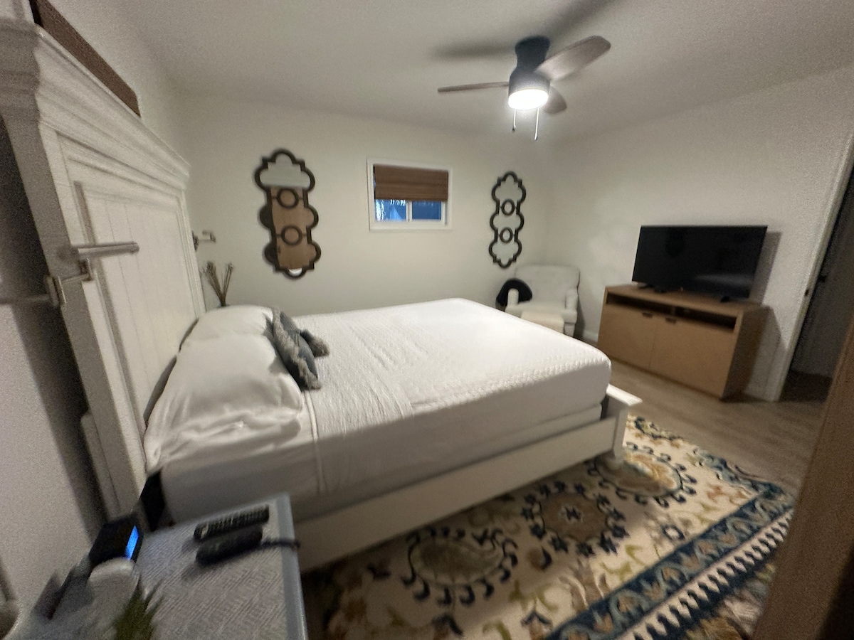 Relax at Ridgeview Farm, Private Home on 3 acres