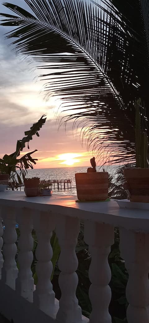 Mi Deleite Cabin with ocean views, tourist center