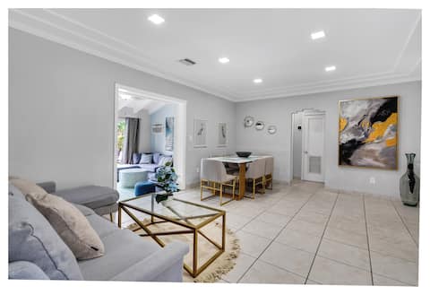 Successful Airbnb property: PeakSeason25%OFF! Pool • 5BR 3BA Pool Parking in Miami Shores