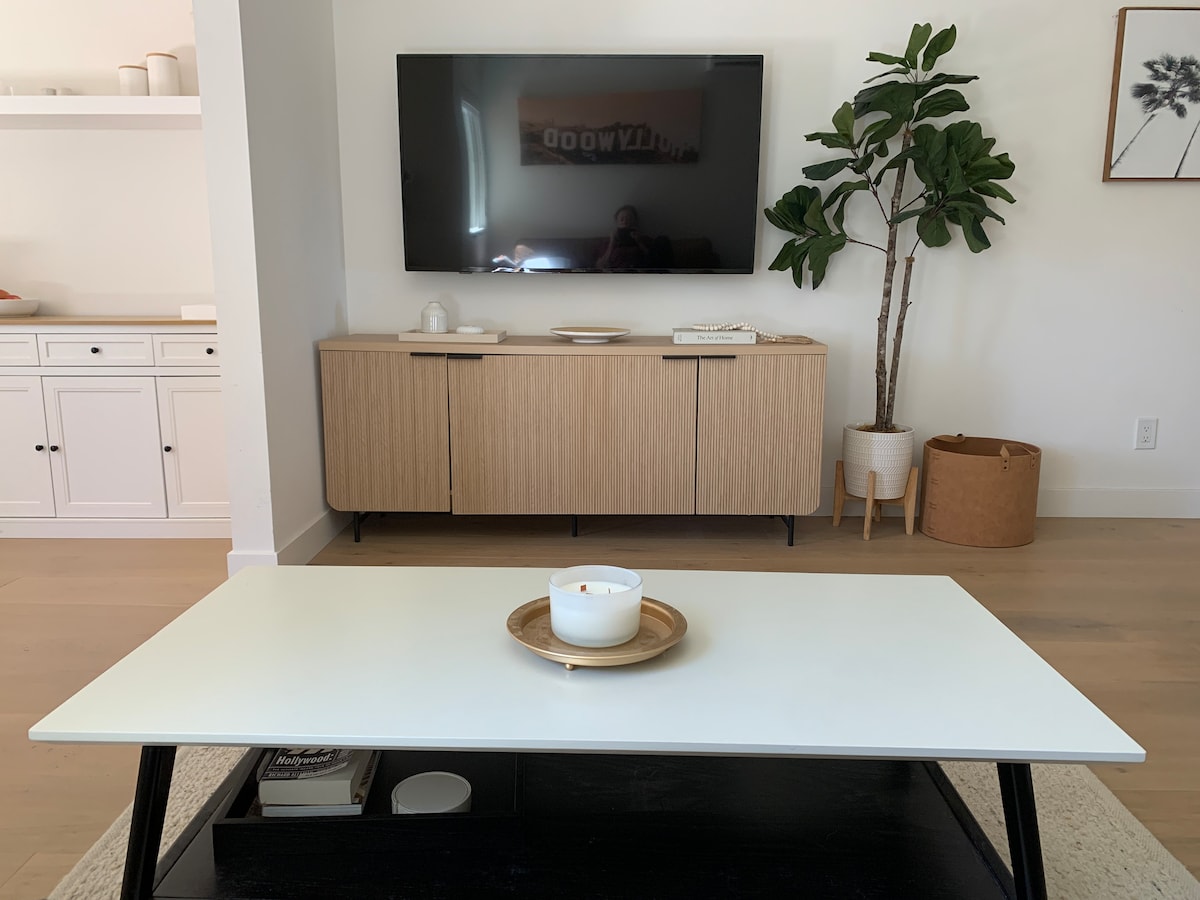 Top Airbnb: Hollywood Hills Hideaway with VIEWS! Private Suite in Los Angeles