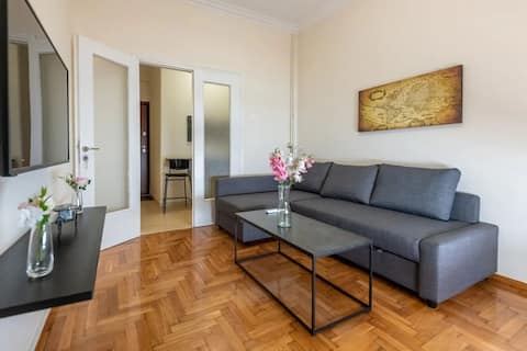 Popular Airbnb listing: kerameikos 2 bedroom apartment in ΜΕΤΑΞΟΥΡΓΕΙΟ
