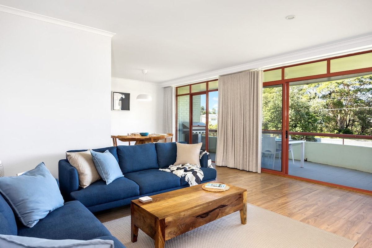 Top Airbnb: Fathoms 10 - Pool, tennis, wi-fi, linen provided in Mollymook Beach