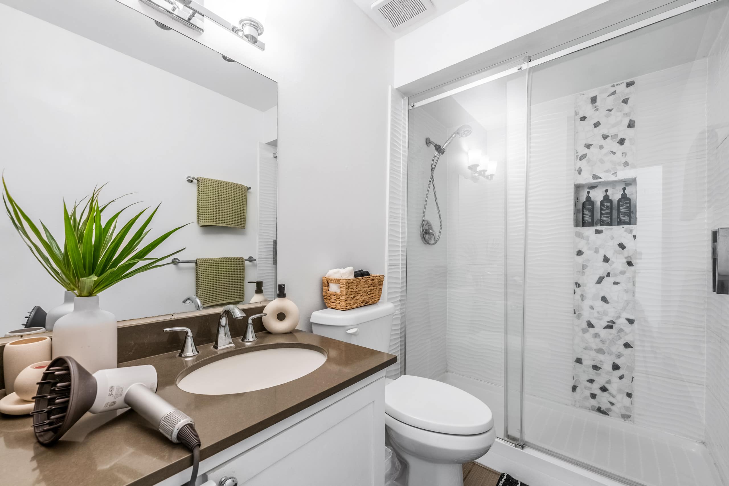 37 West 1 Bedroom + Murphy Bed TA-104-613-6320-01 - Image 15