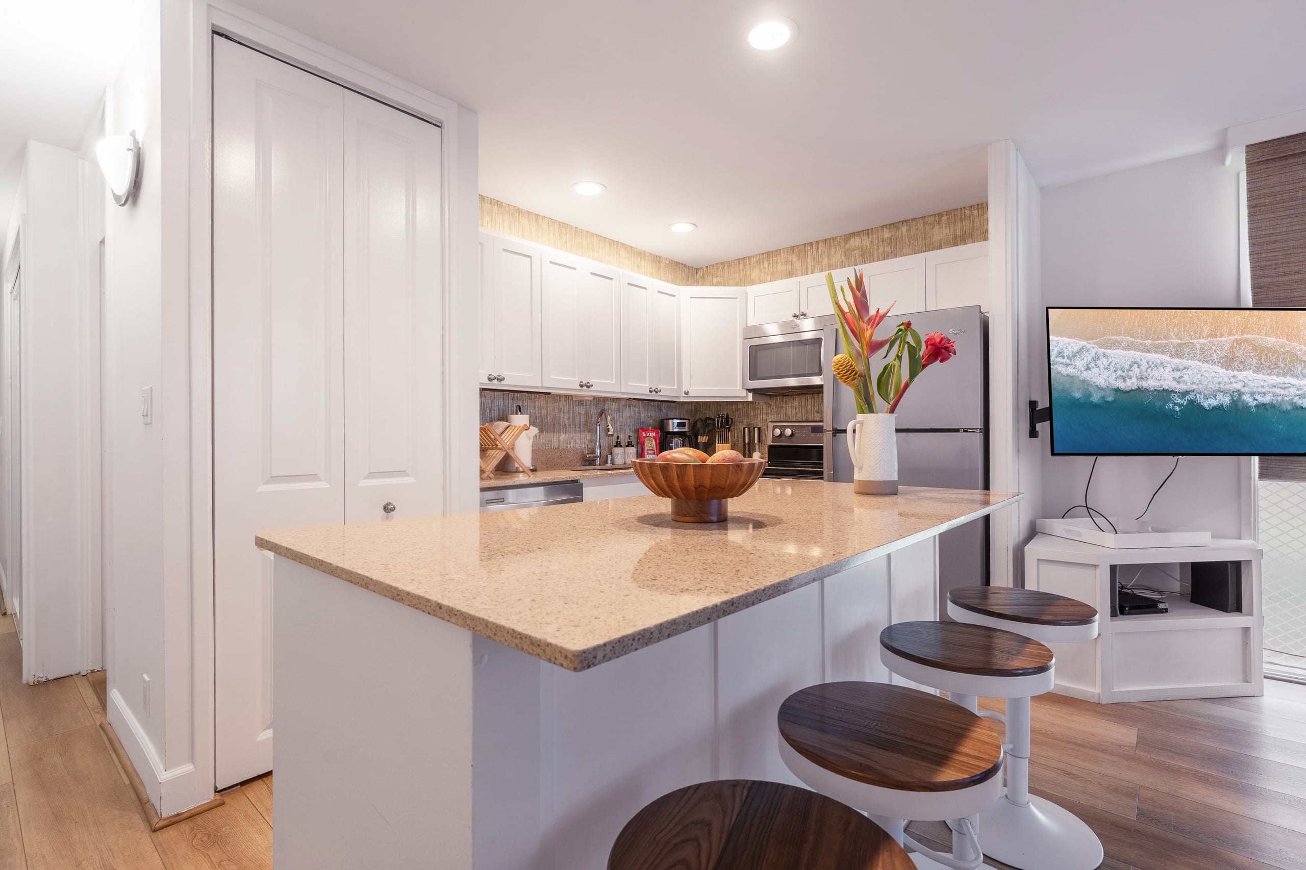 37 West 1 Bedroom + Murphy Bed TA-104-613-6320-01 - Image 6