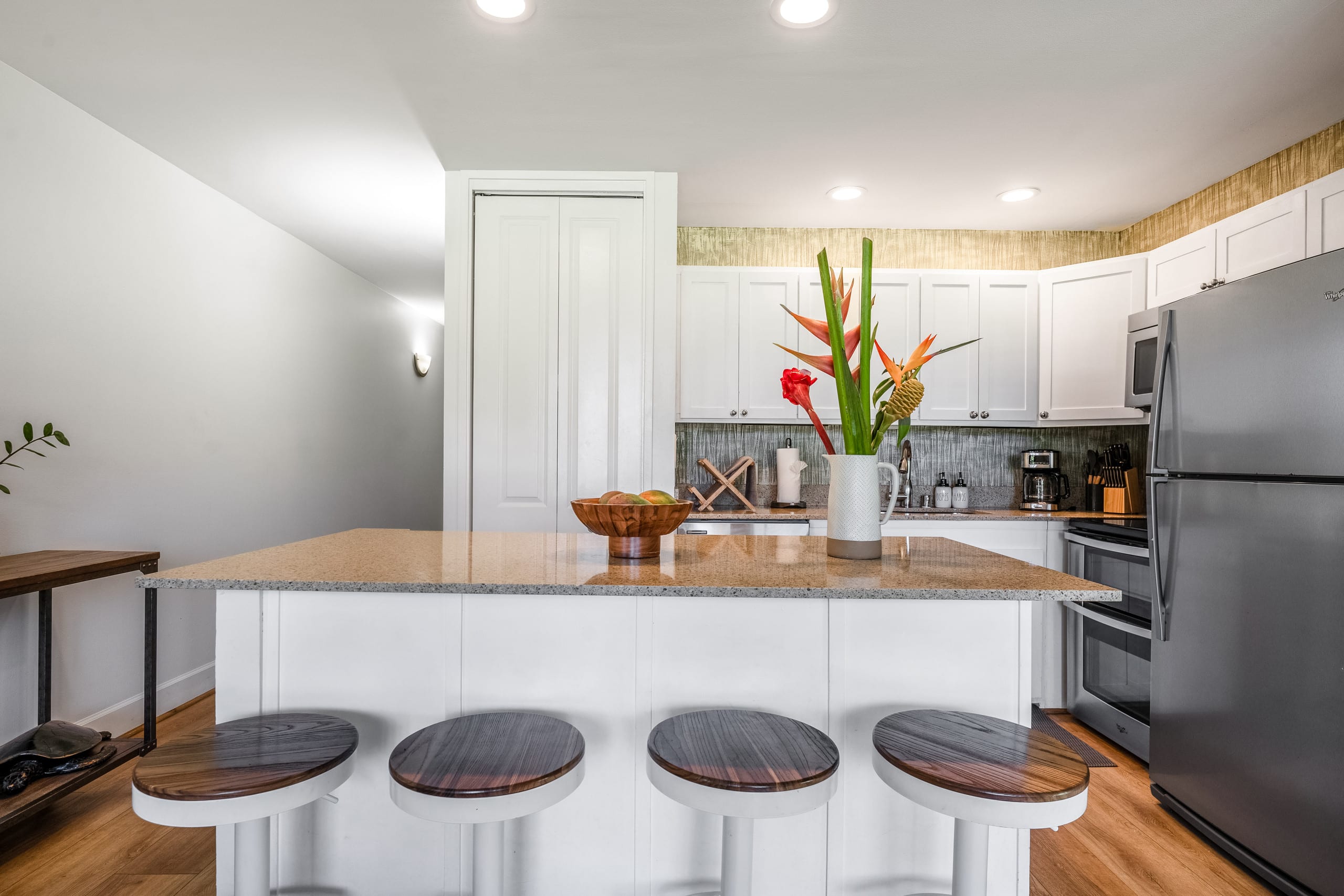 37 West 1 Bedroom + Murphy Bed TA-104-613-6320-01 - Image 7