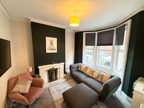 Popular Airbnb listing: Timeless Charm Meets Modern Living – Belfast Gem in Woodstock