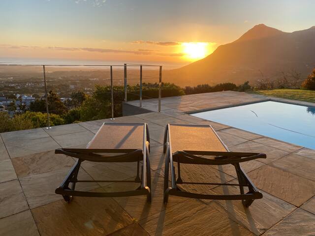 Sapphire Sunset. Panoramic Views. Solar backup