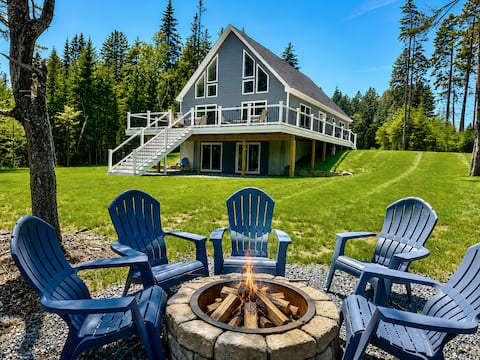 New 2023 Waterfront Home near Acadia with Hot Tub