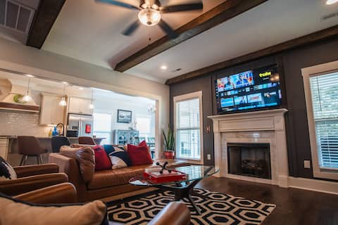 Successful Airbnb property: Mountain View Retreat Sleeps 11 in Huntsville