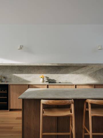 The Bay House – Luxury with sauna & pizza oven gallery image 4