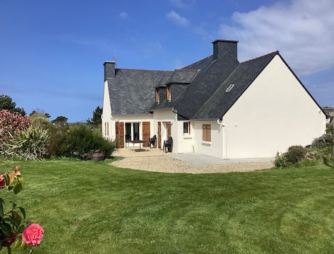 Villa for 12 near the sea
