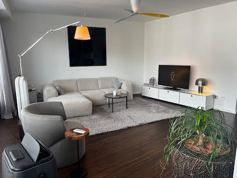 Top performing Airbnb: In the heart of Cologne and close to the river in Altstadt Süd