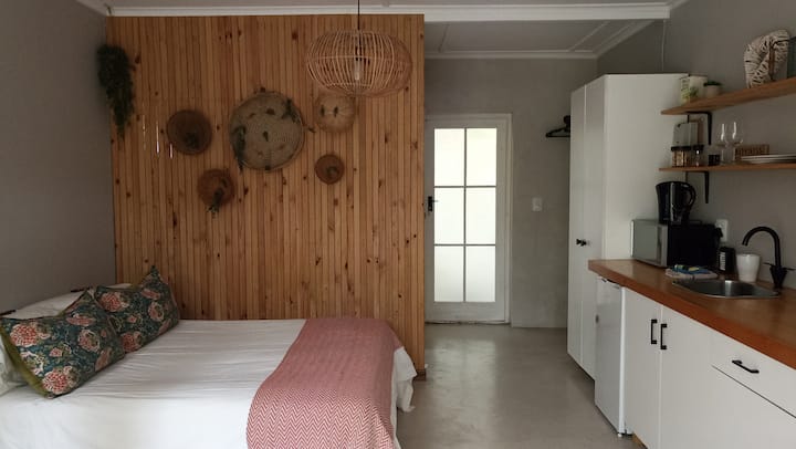 Trendy Studio Close To Lagoon - Knysna