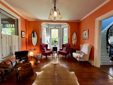 3 BR Gorgeous Historic Home Close to Ocean