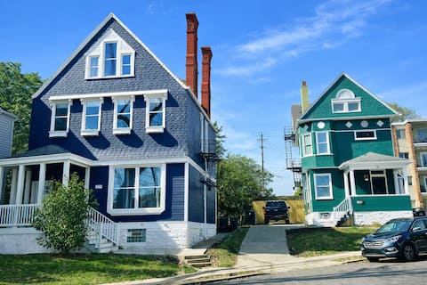 2 Large Renovated Houses (Sleeps 40+) Close to DT