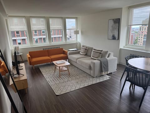 Top performing Airbnb: Back Bay heart 2BR 2BA Unit near Prudential center in Back Bay/Beacon Hill