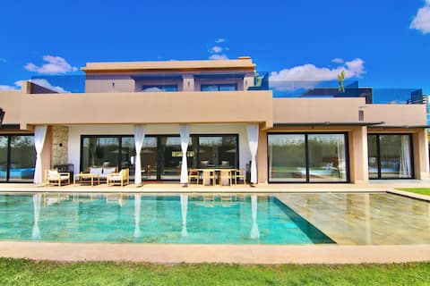 Villa Selina, heated pool, 5 bedrooms, Paddle, 12 Pax