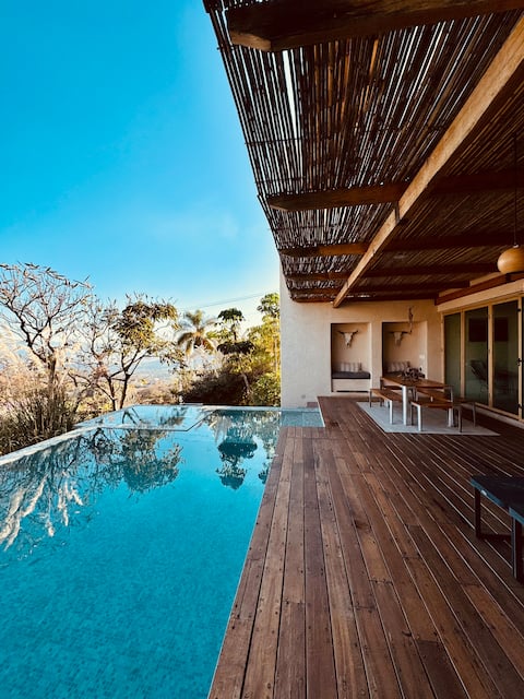 Perfect weather, awesome house: Ixtapan