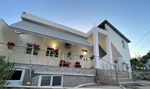 Villa Hanna (max 15 persons)