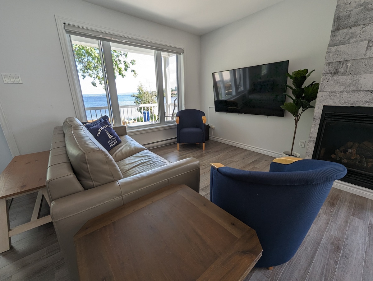 Dhomë ndenjjeje me pamje të drejtpërdrejtë të liqenit! 