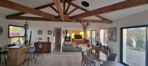 Beautiful villa with independent studio and pool