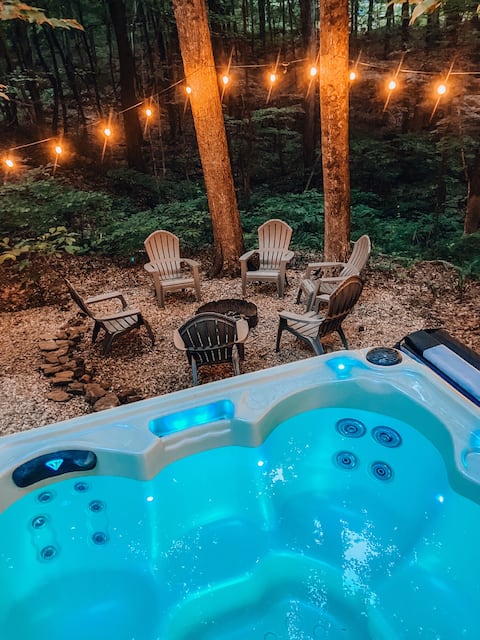 Whitetail Woods cabin w/ HOT TUB and Patoka pass