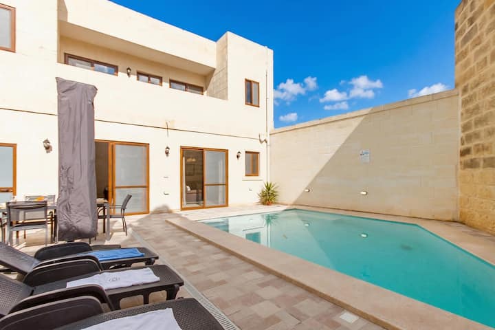 Nadurija, So Nice Gozitan Villa + Pool - Malta