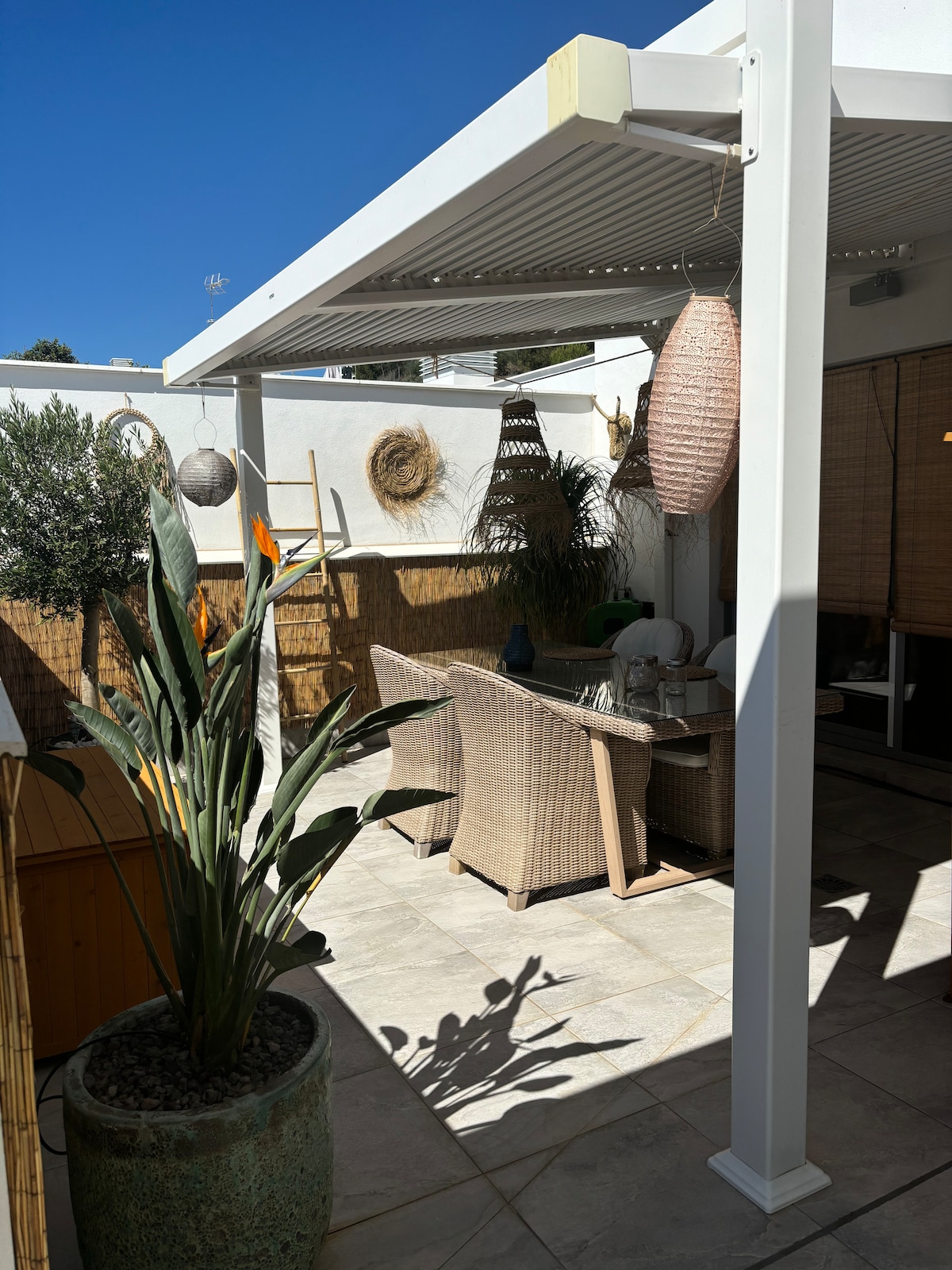 Picture of Penthouse Escape with Stunning Lake Views - Home Rental in Queenstown