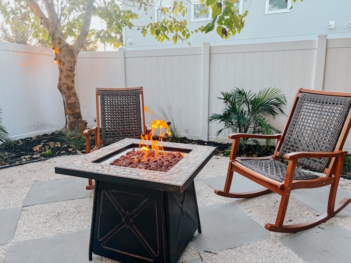 Beach + Shops | Fire Pit + Cozy Backyard | Pets Ok - 잭슨빌 비치