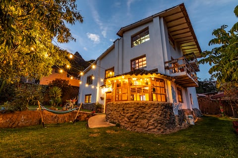 Luxury Family Retreat: Jacuzzi & Nature Escape