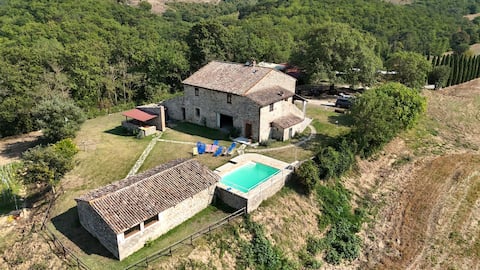 Farmhouse by the lake with sauna and swimming pool