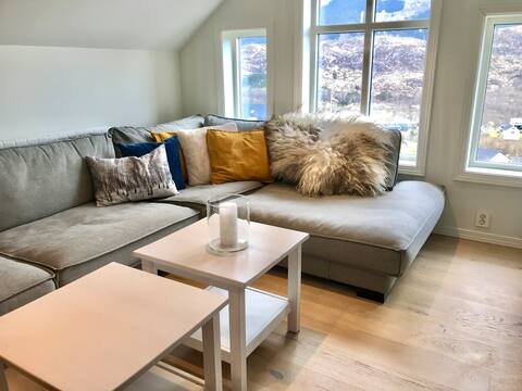 Top performing Airbnb: Detached house with great views! in Arna