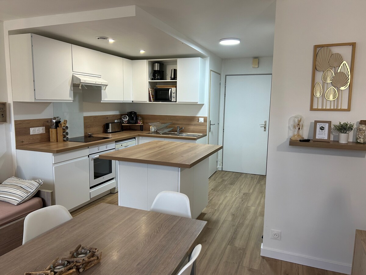 Annuncio Airbnb popolare: 19- Cottage in La Flotte a La Flotte