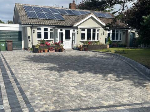 3 bed 2 bathroom bungalow with hot tub, Freshfield