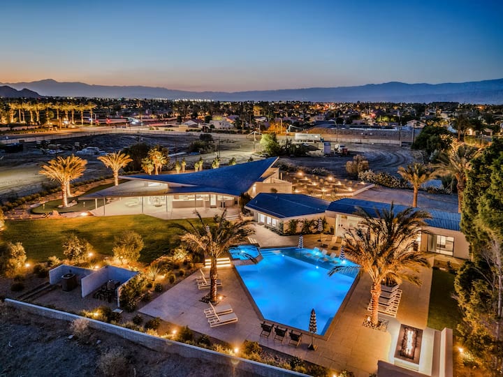 Lux Hilltop Pool Estate, Walk To Coachella! 3 Acre - Indio, CA