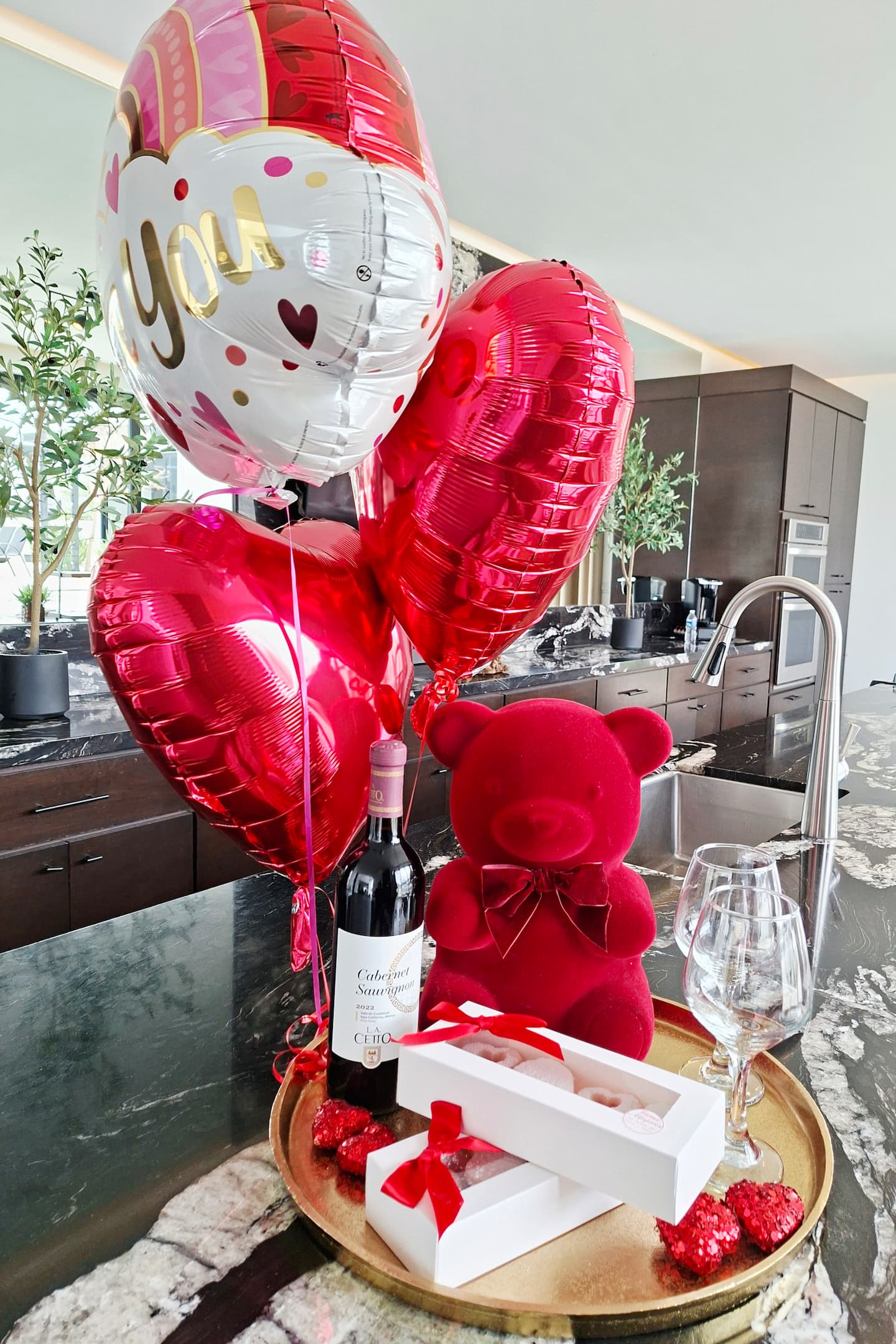 Balloons and roses for Valentine’s Day