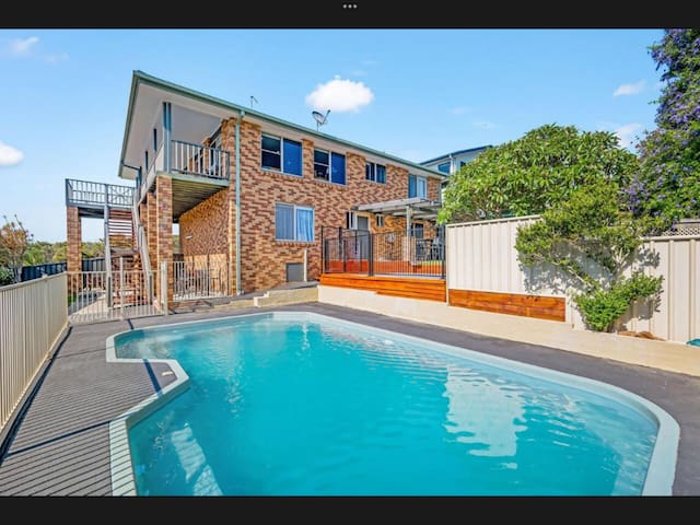 Ocean front house with pool & amazing sea views gallery image 2