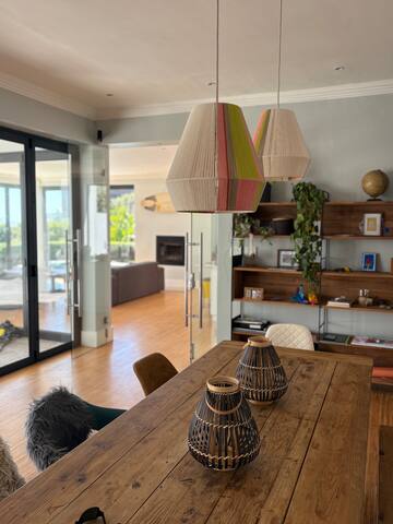 Beachhouse! Seaview, pool, battery back-up gallery image 4