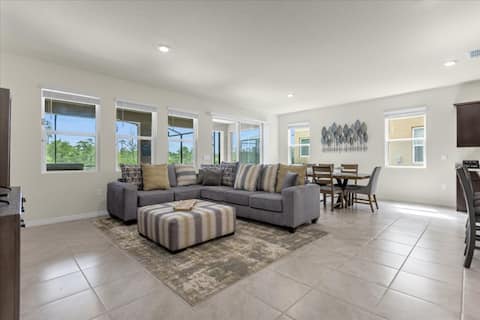6 Bedrooms/ 5.5 Bathrooms/ Solterra (7664 Ol)