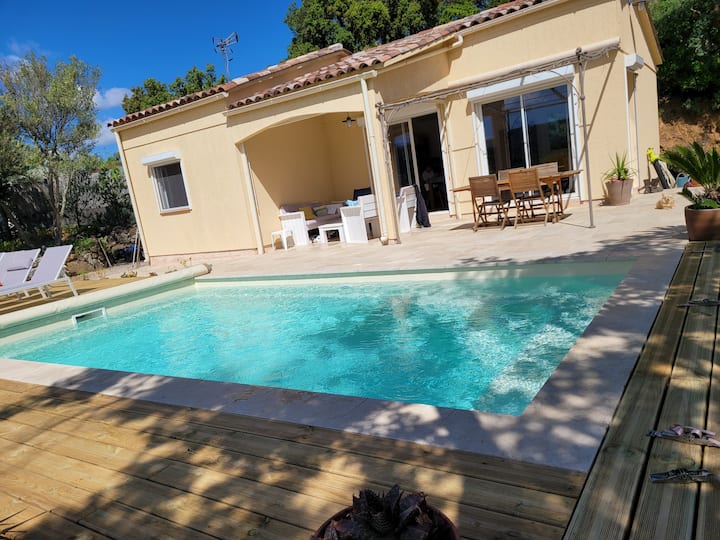 Maison Avec Vue Et Piscine Privée - Le Muy